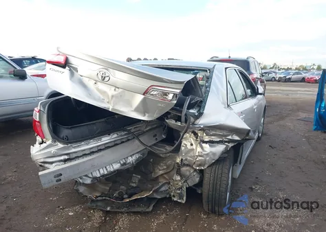 2014 Toyota Camry Se z USA, uszkodzony, nr VIN 4T1BF1FK7EU447894